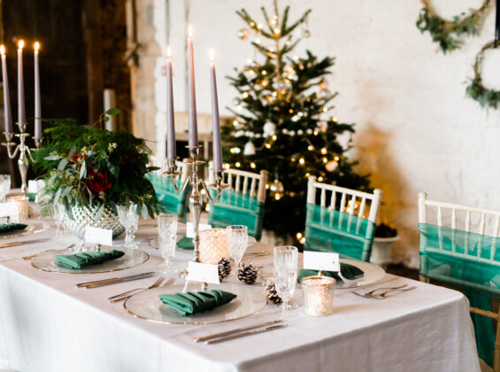 Christmas Forest Green napkins and crystal organza with Arctic White table cloths